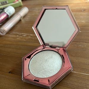 Jean Miss Highlighter Compact